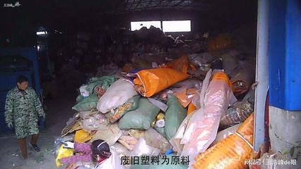 走進武漢蔡甸尋污染源 發現土機器渾身冒毒害煙